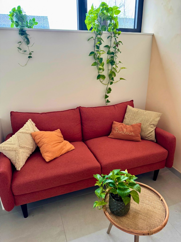 Illustratie van een kind en therapeut in gesprek 2